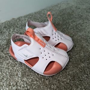 Nike toddler sandals (5C)